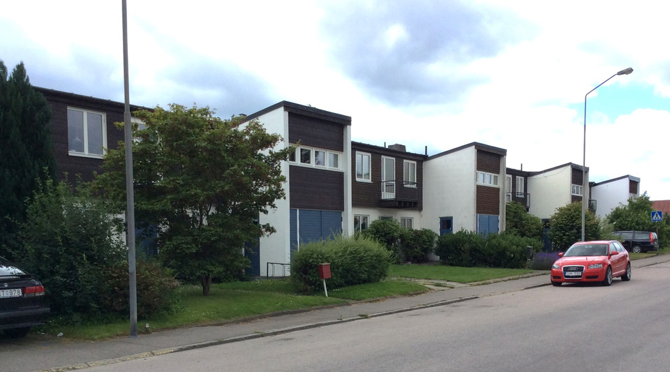 Garagen länkar samman villorna. 